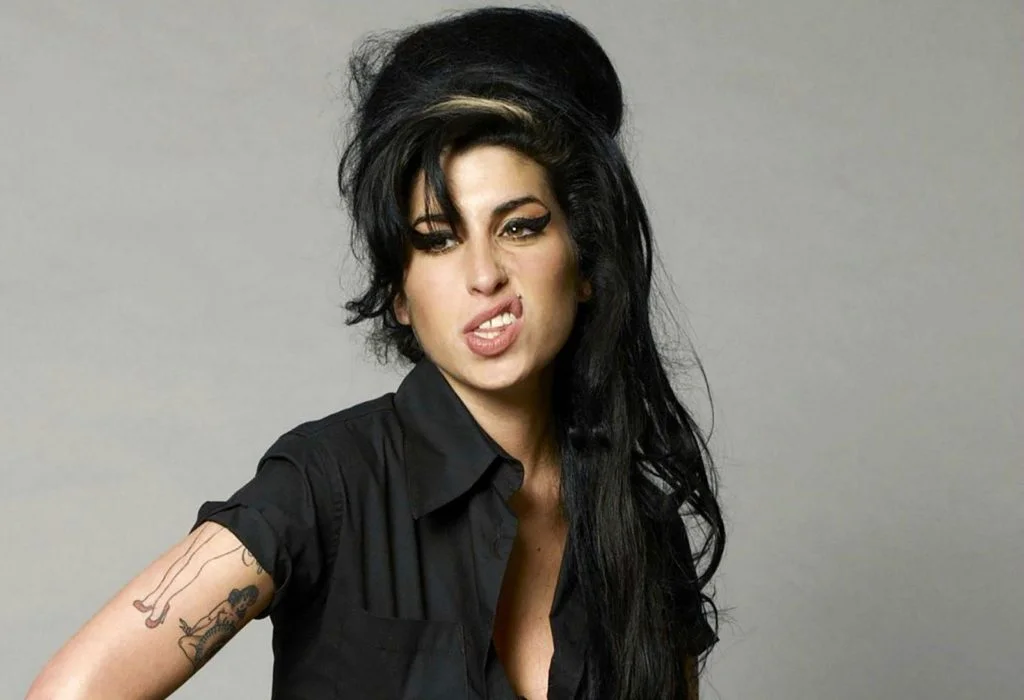 Atriz que interpreta Amy no filme.