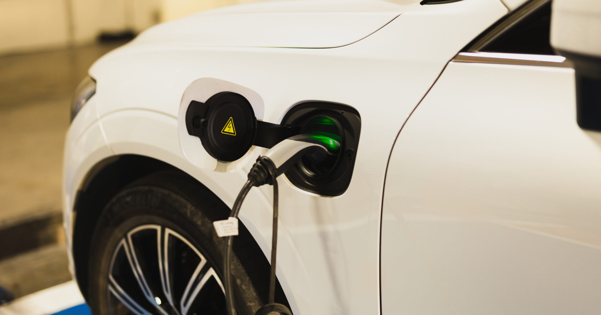 carros elétricos diminuem a poluição