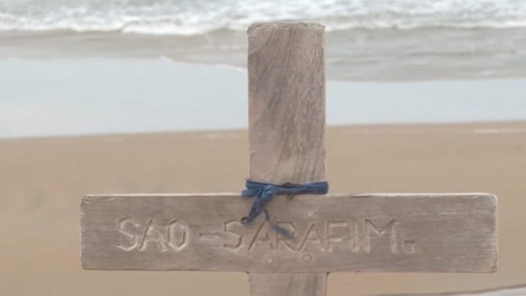 cemitério na beira do mar no Ceará