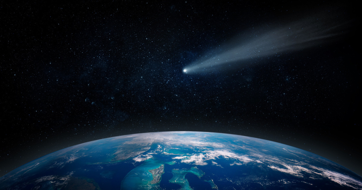 Cometa passa pela Terra