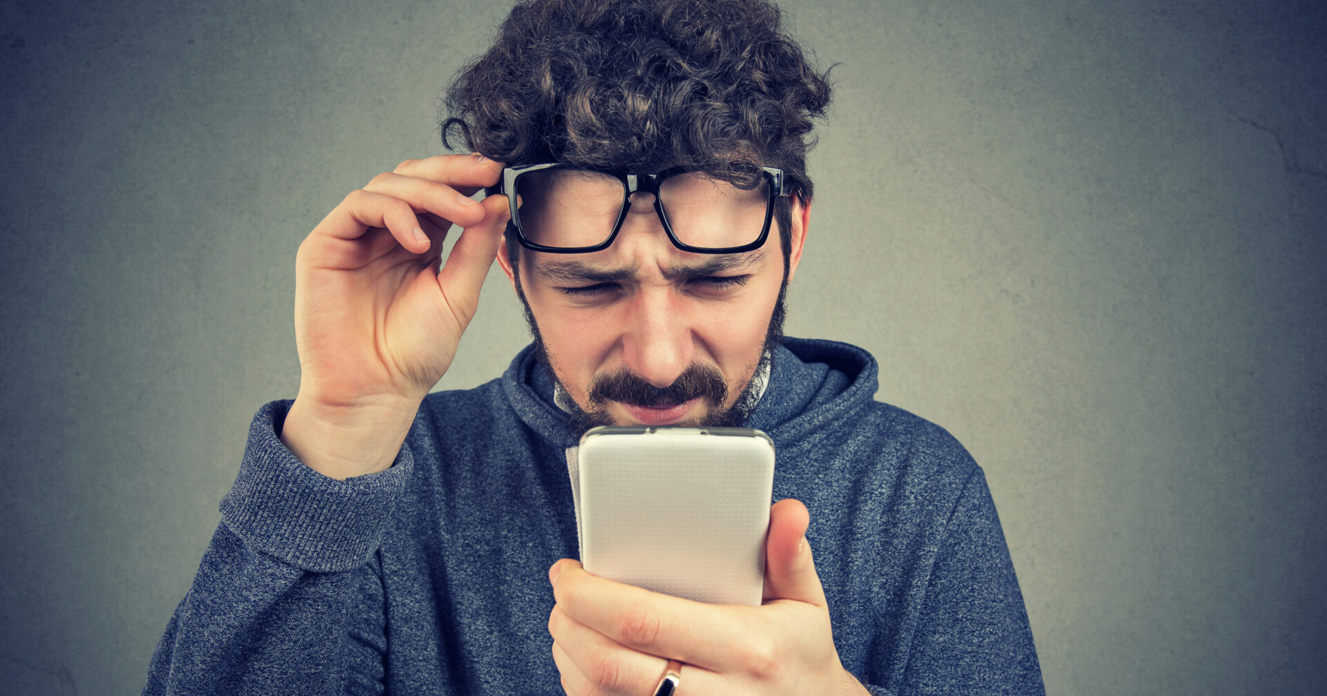 golpes aplicados por SMS