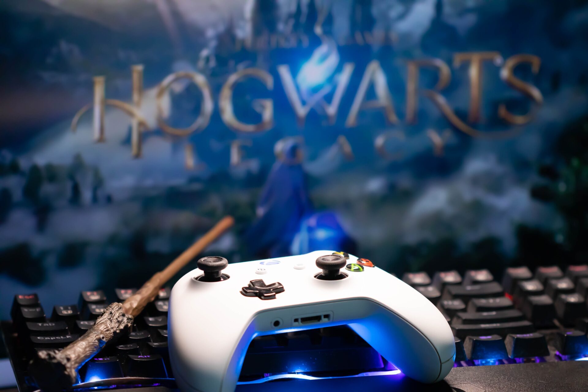 Gamer console com o jogo Hogwarts Legacy