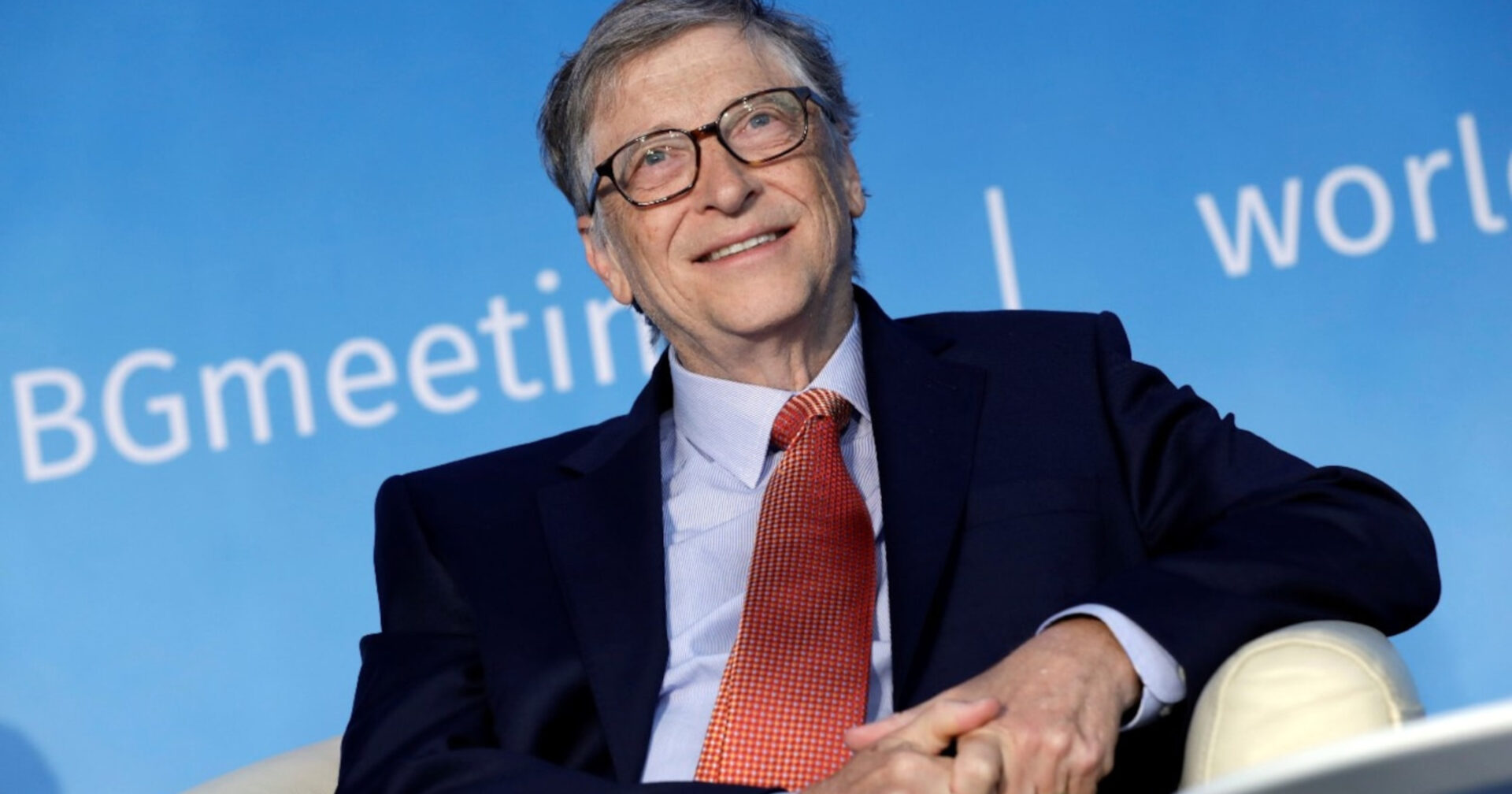 See the advice that Bill Gates gave to Zuckerberg about SUCCESS