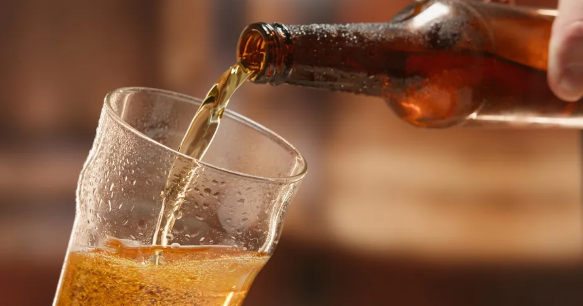 Precisa gelar a cerveja? Esses métodos gelam a cerveja em apenas 1 minuto