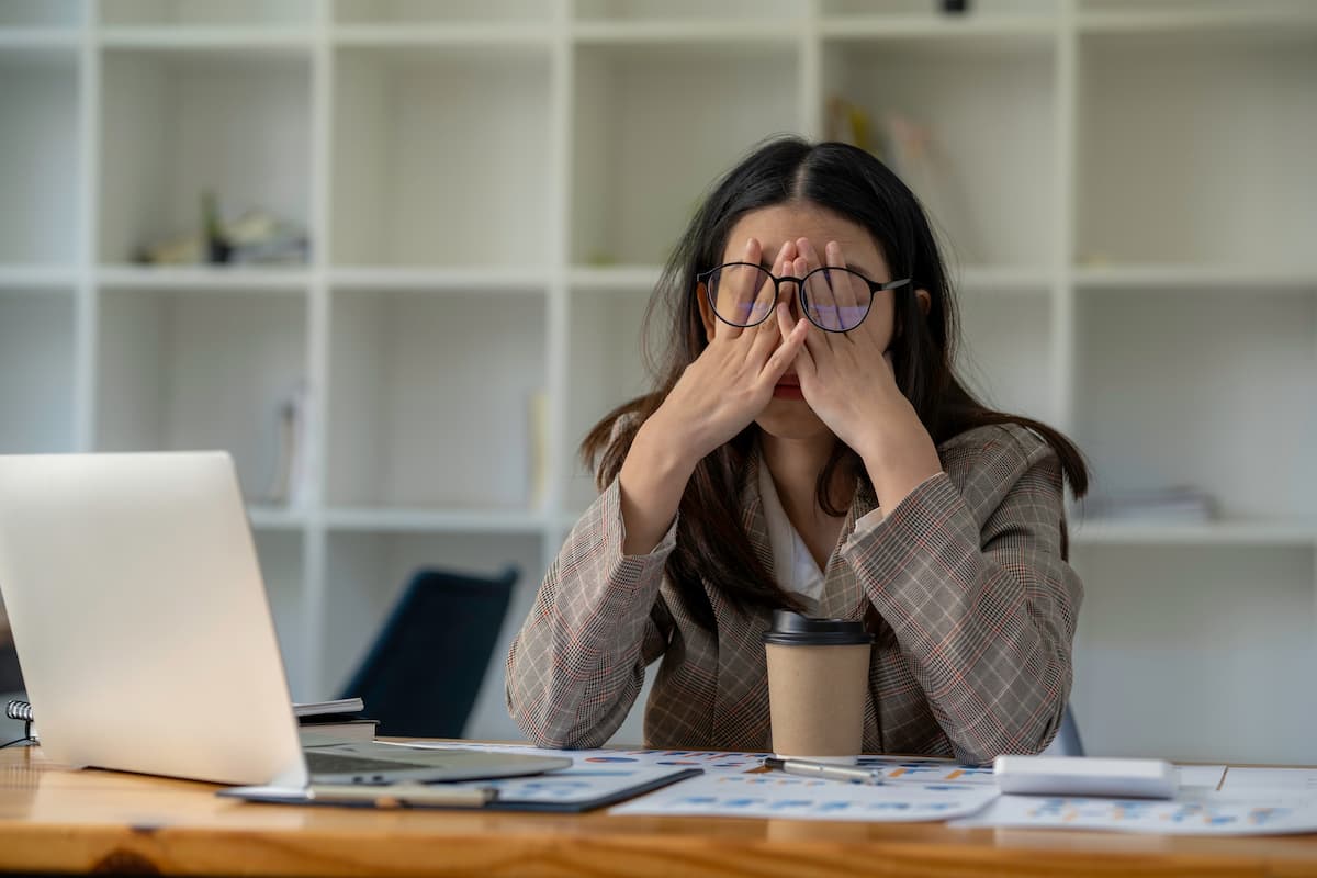 infelicidade no trabalho