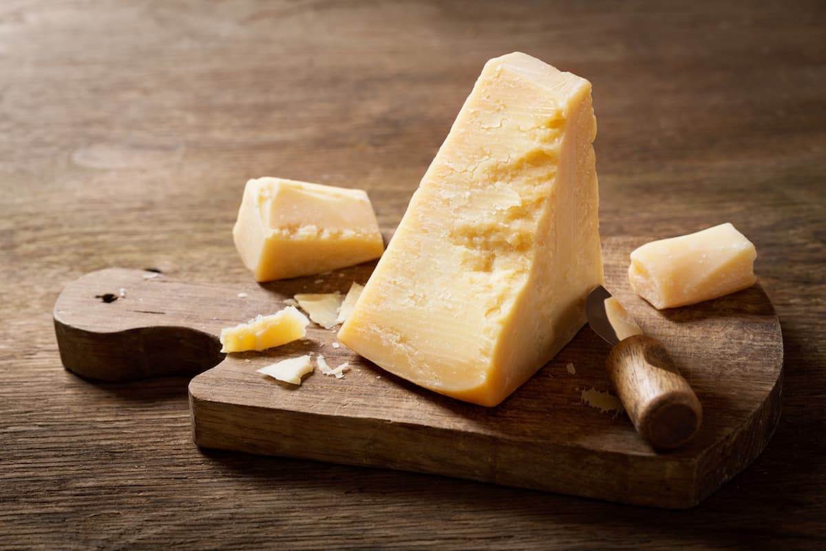 Saiba porquê o queijo parmesão deve ser evitado por vegetarianos