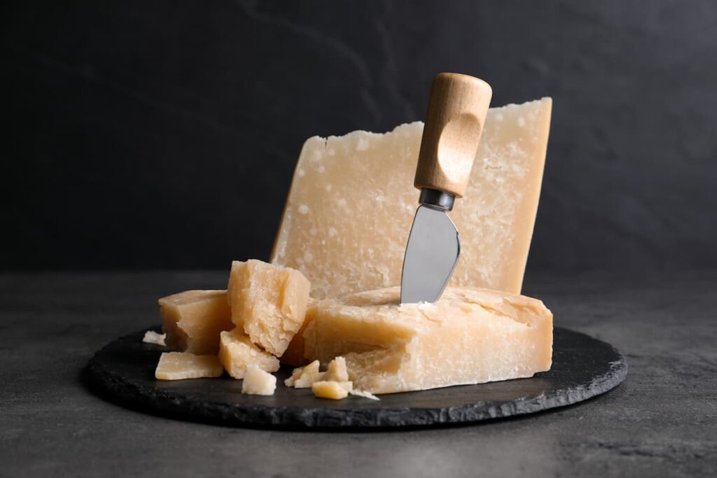 Saiba porquê o queijo parmesão deve ser evitado por vegetarianos