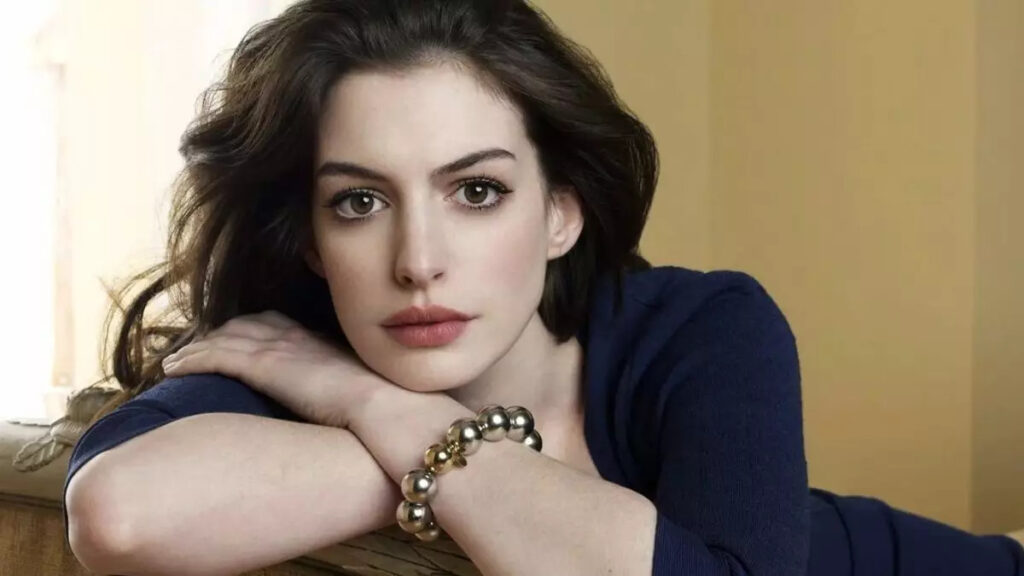 Anne Hathaway impopular.