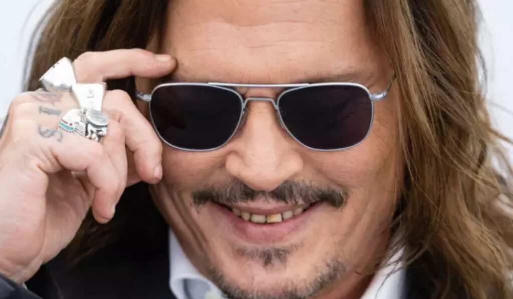 What happened to Johnny Depp's teeth?
