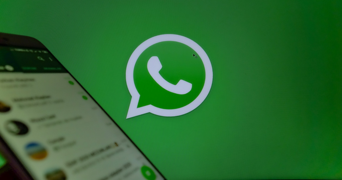 Listen to WhatsApp audios without the sender knowing