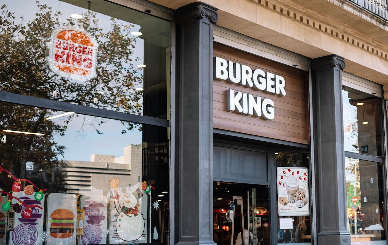 Cliente que escorregou e caiu dentro de uma loja do Burger King recebeu uma indenização de quase 8 milhões