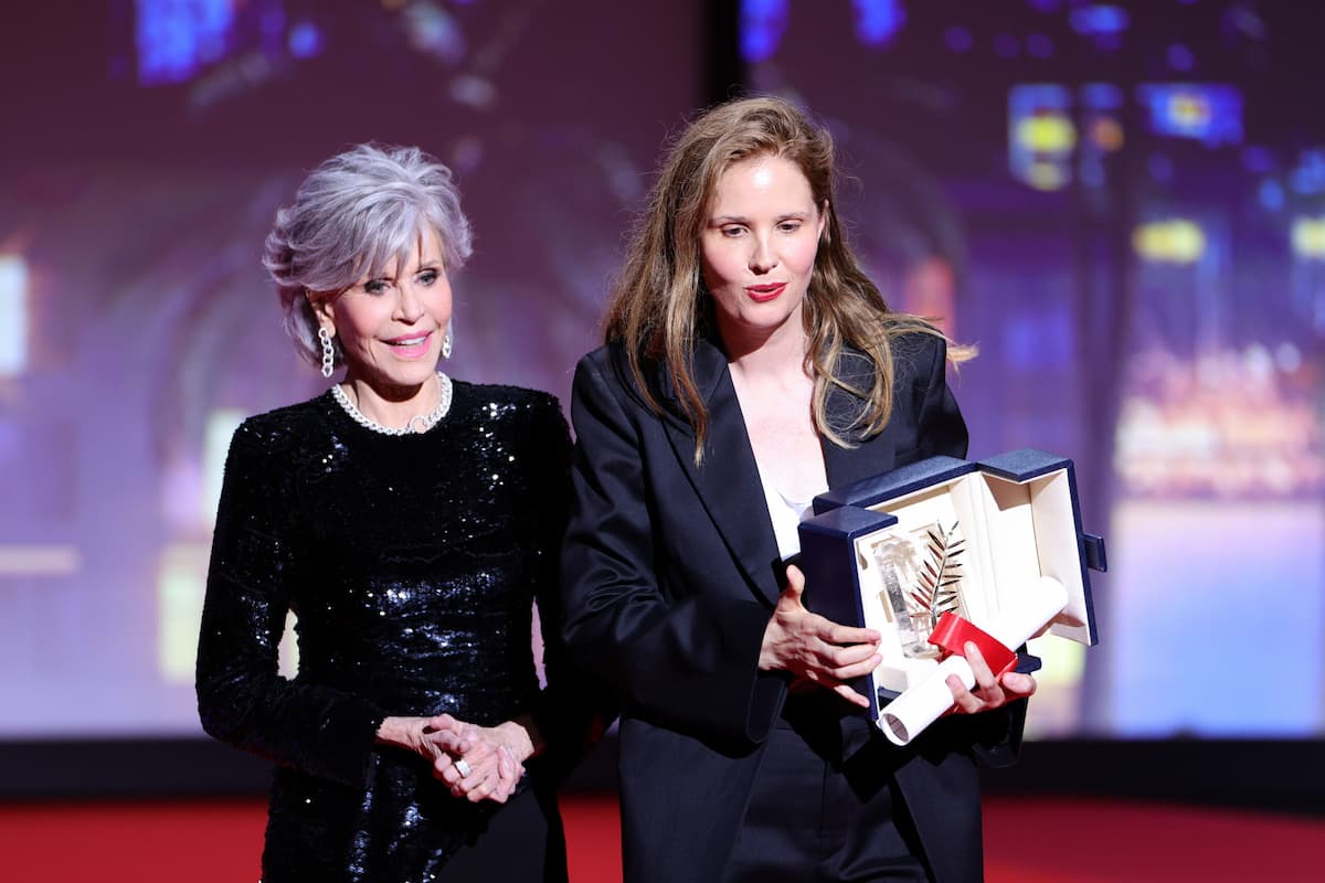 Prêmio é atirado na cabeça de cineasta no Festival de Cannes