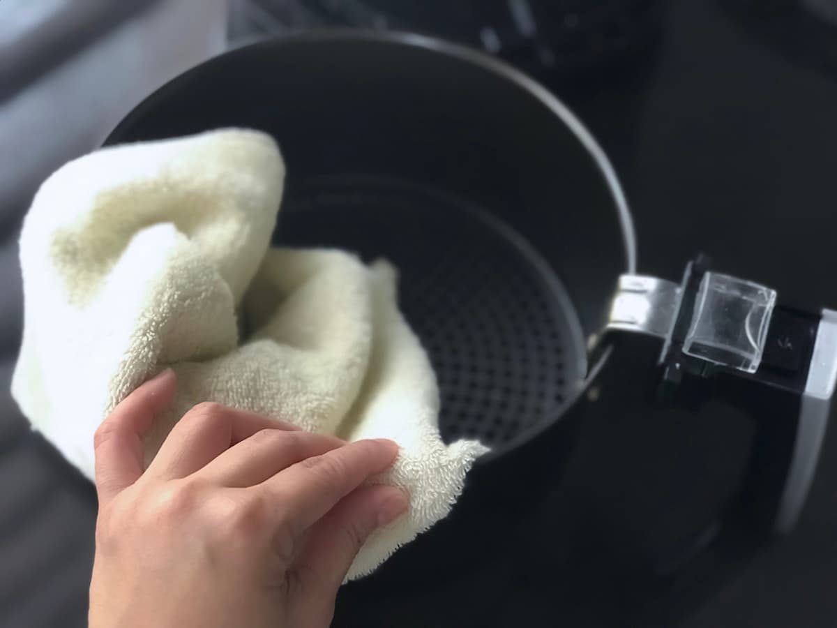 Dicas úteis para limpar totalmente sua AirFryer e deixá-la novinha