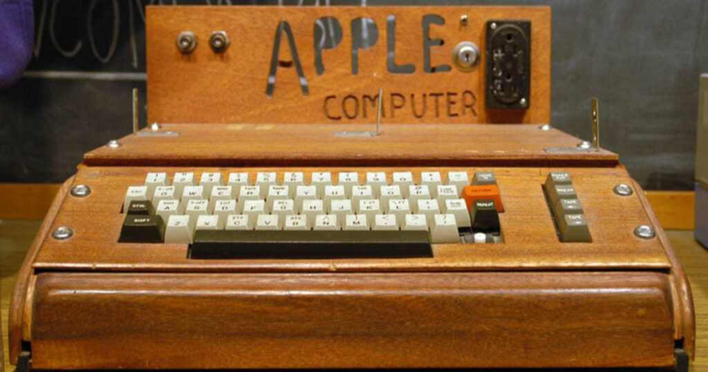 Por que montaram o Apple 1 na madeira?