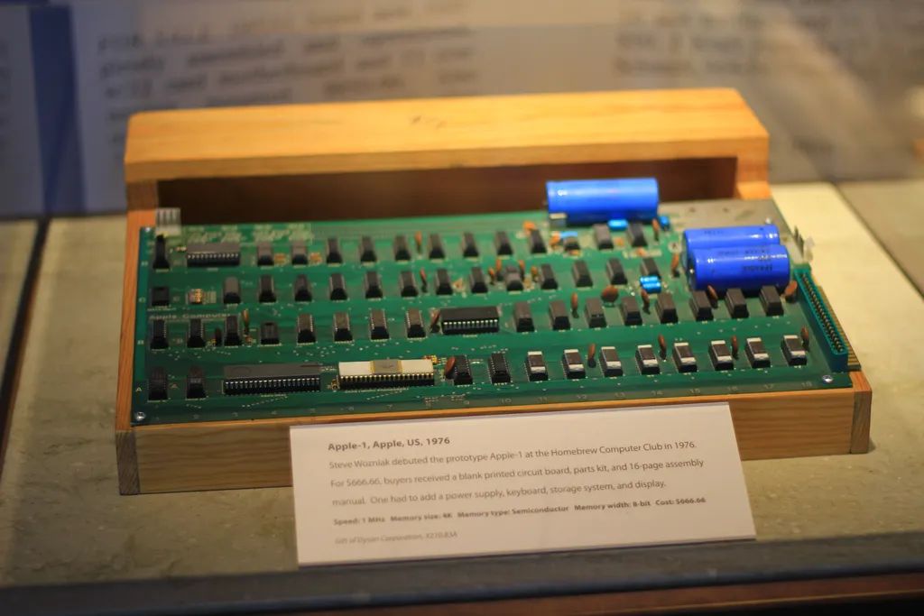 Saiba porque o primeiro computador da Apple era feito de madeira