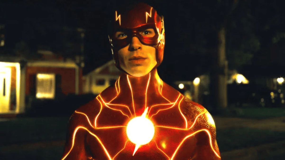 Ezra Miller como Flash