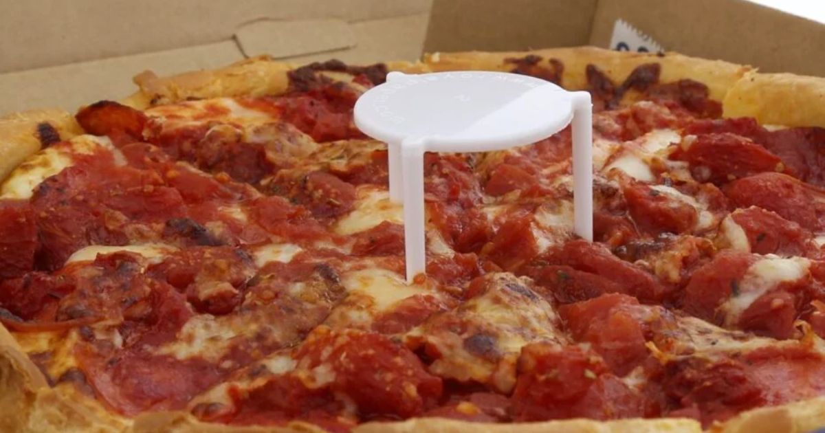 The Importance of the Plastic Pizza Table: Keeping Your Pizza Intact