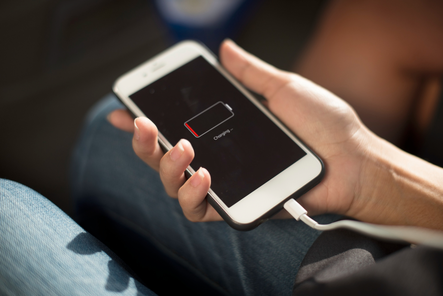 Does leaving your cell phone charging overnight ruin the battery?  Know the truth