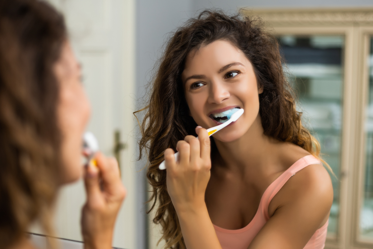 ¿Olvidaste cepillarte los dientes?  Descubra cómo esto puede causar problemas a su salud en general
