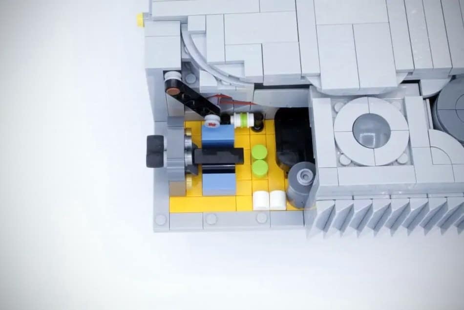 Reprodução de PS1 com peças de LEGO.