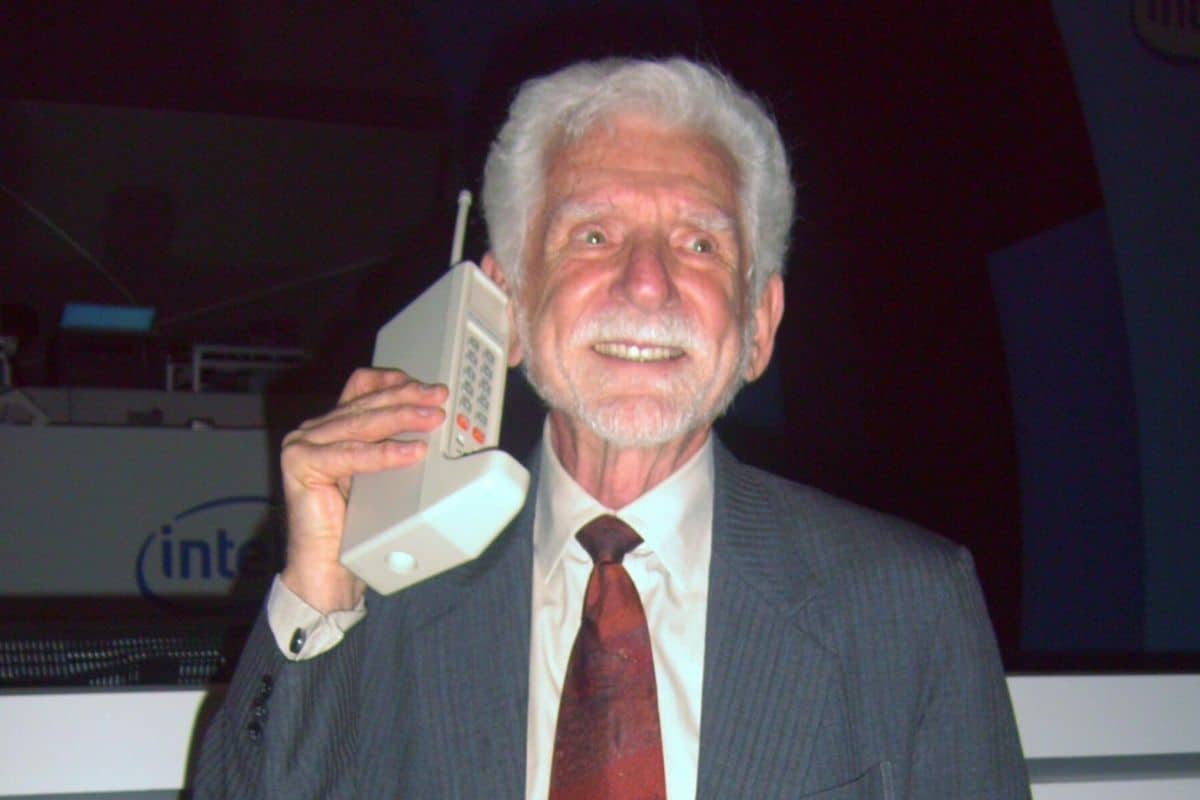 ¿Cuál es el primer teléfono móvil del mundo?